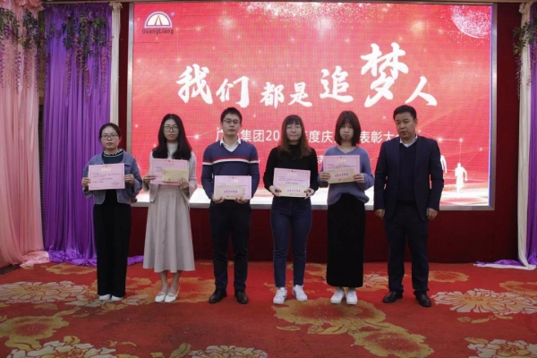 一名党员，就是一面鲜红的旗号